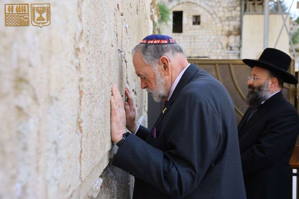 שגריר ארה"ב בישראל, מייק האקבי, בביקור בכותל המערבי , הקרן למורשת הכותל המערבי