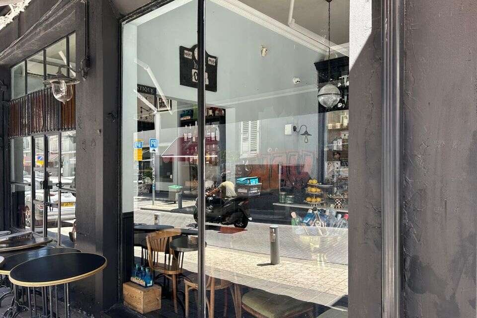 בית הקפה בנווה צדק שסירב להכניס את שורדת השבי דניאלה גלבוע לשירותים , רוני שקדי