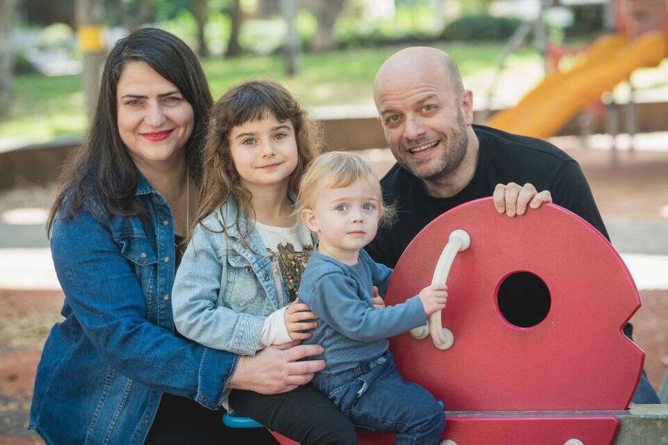 מיכל בירן, אב ילדיה מהורות משותפת ושני ילדיהם , אילן ספירא