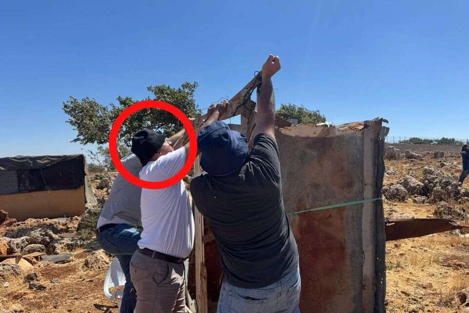 שר פלשתיני תועד מצית נקודת התיישבות , רשתות ערביות