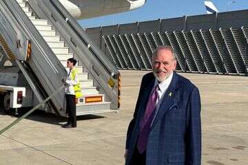 השגריר האקבי , רשת X