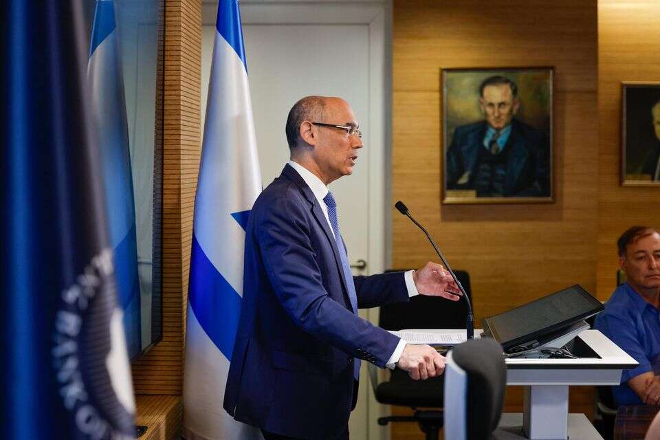 נגיד בנק ישראל, פרופ' אמיר ירון
 , אורן בן חקון