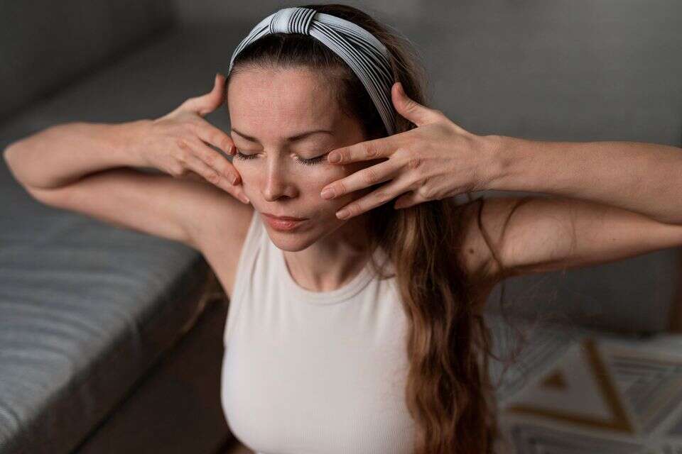 יוגה לפנים. אילוסטרציה , freepik