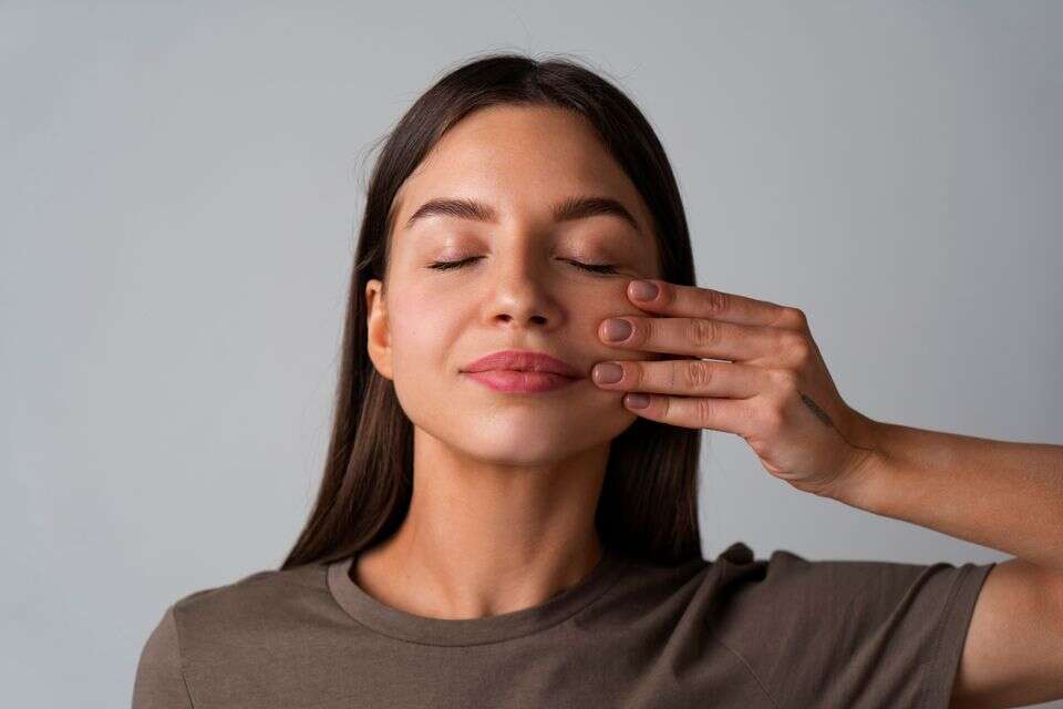 יוגה לפנים. אילוסטרציה , freepik