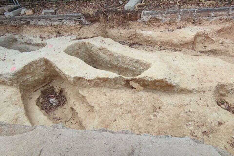 קברים יהודיים נחשפו בעבודות פיתוח תשתיות בברצלונה , סעיף 27 א'