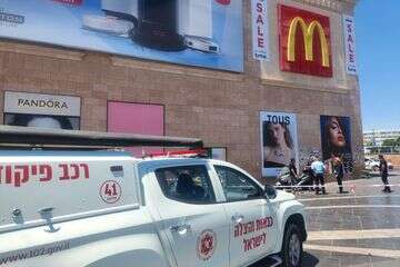 כוחות כיבוי והצלה בזירת השריפה בקניון באילת , כוחות כיבוי והצלה