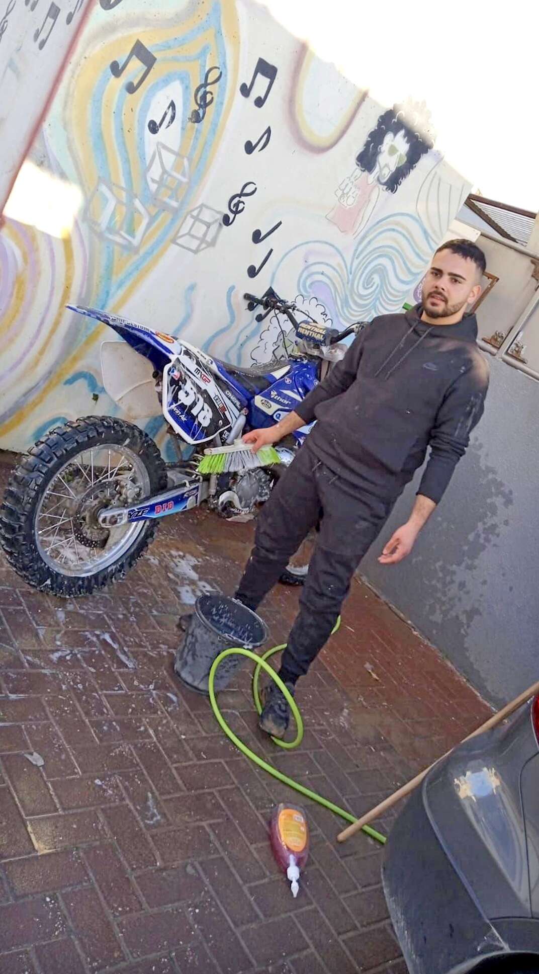 נדב ז"ל והאופנוע שאהב. "זיהוי הגופה שלו במחנה שורה היה הכאב הכי גדול שהרגשתי בחיים" , 