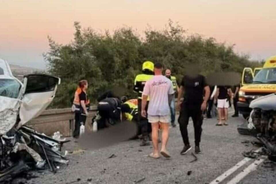 מהזירה הקשה בכביש 77 , ללא