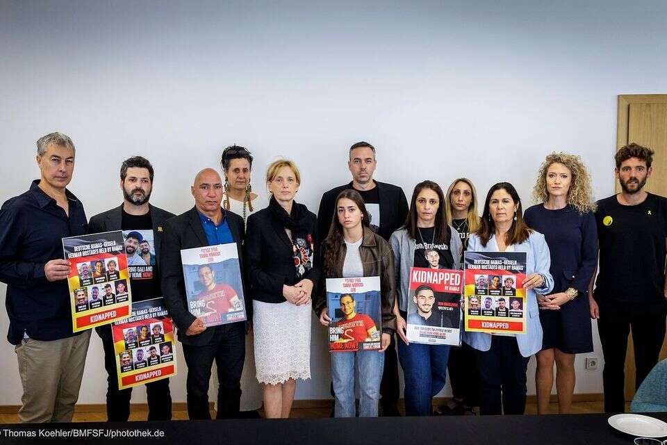 משפחות החטופים עם ד"ר מלודי סוחרביץ' , Photothek