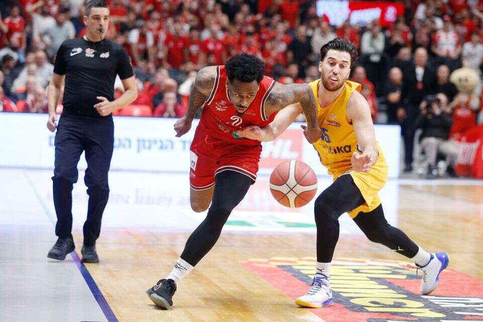 תמיר בלאט רודף אחרי אנטוניו בלייקני , אלן שיבר