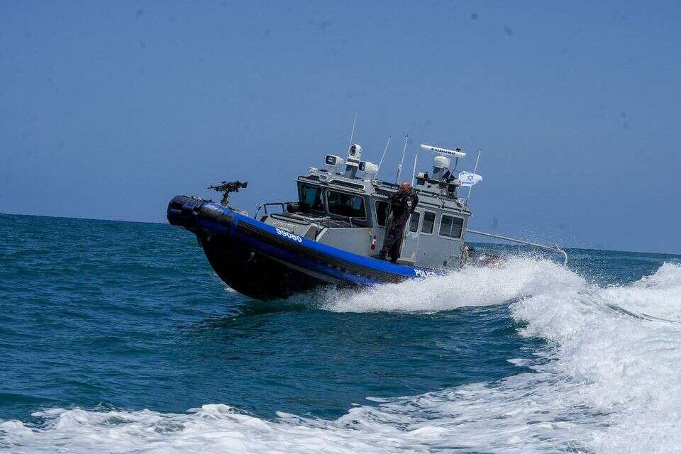 tried to escape the country by boat from Herzliya - and escaped from the enforcement forces; The hunt continues