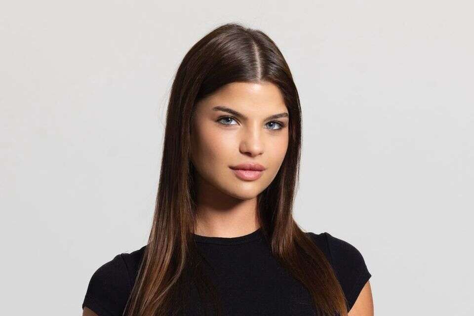 מעצבת השיער נגד דיירת