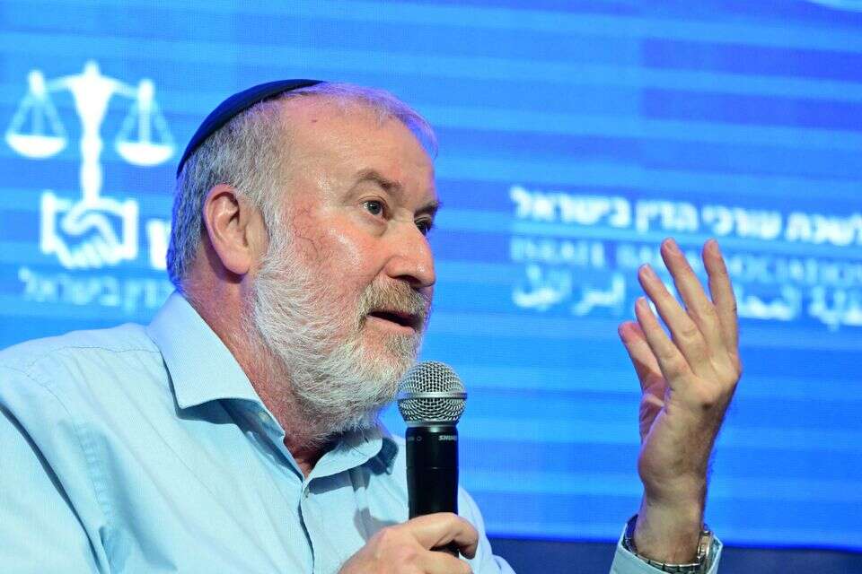 היועץ המשפטי לשעבר אביחי מנדלבליט , יוסי זליגר