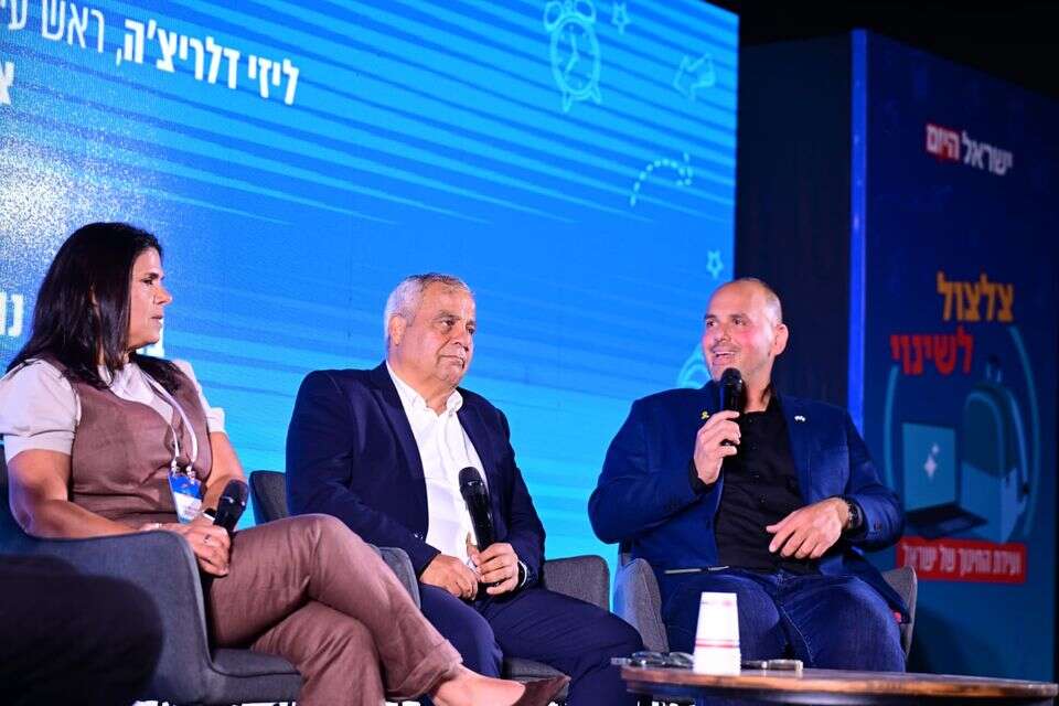 ראשי הרשויות. מימין: ברוט, ביטון ודלריצ'ה , יוסי זליגר