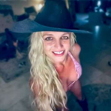 בריטני ספירס חושפת: "אימצתי ילדה" - מה האמת?