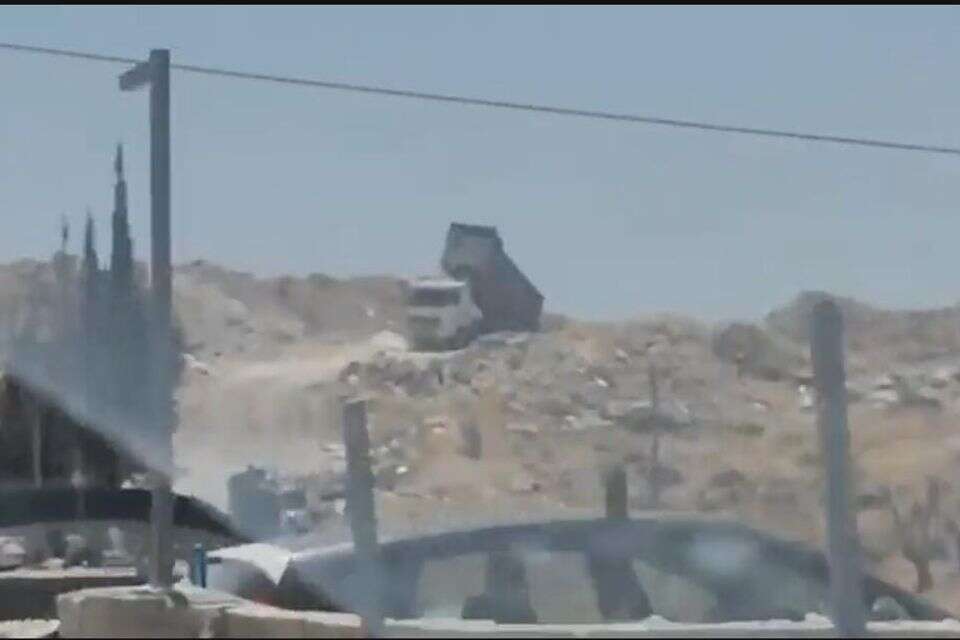 הנהג בעת השלכת הפסולת, רגע לפני המרדף , דוברות המשטרה