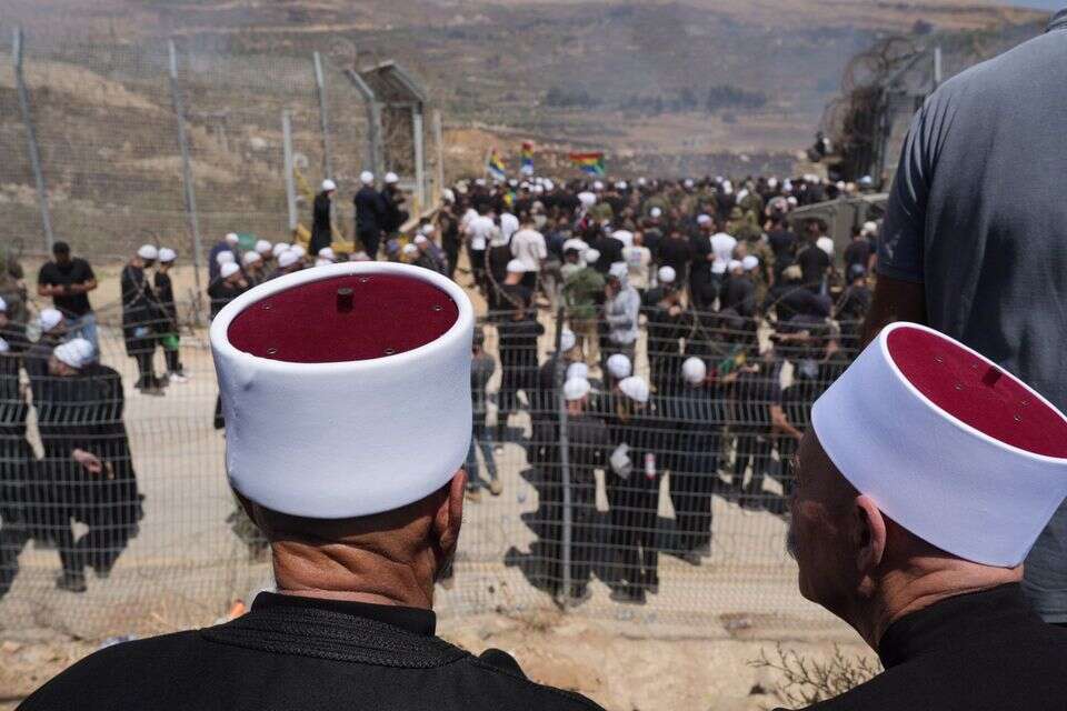 כניסת המפגינים הדרוזים מישראל לעבר תוך סוריה , אייל מרגולין - ג׳יני