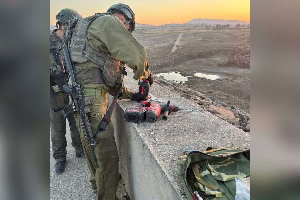 מילואימניק קורא קדיש באזור החיץ בסוריה על אביו שנפל במלחמת יום כיפור , יח״צ
