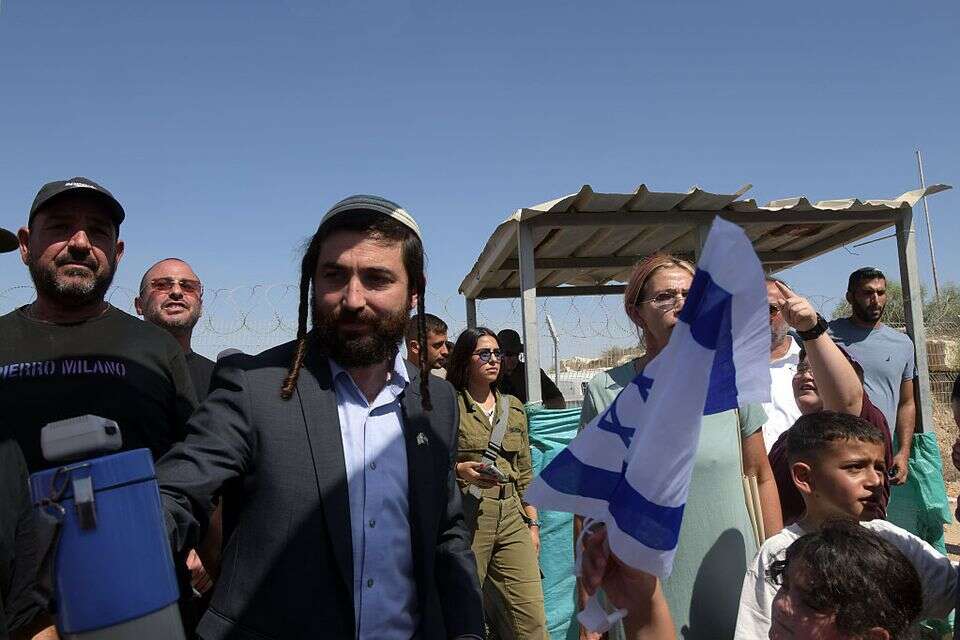 ח"כ צבי סוכות ביום הפריצה לשדה תימן , דודו גרינשפן
