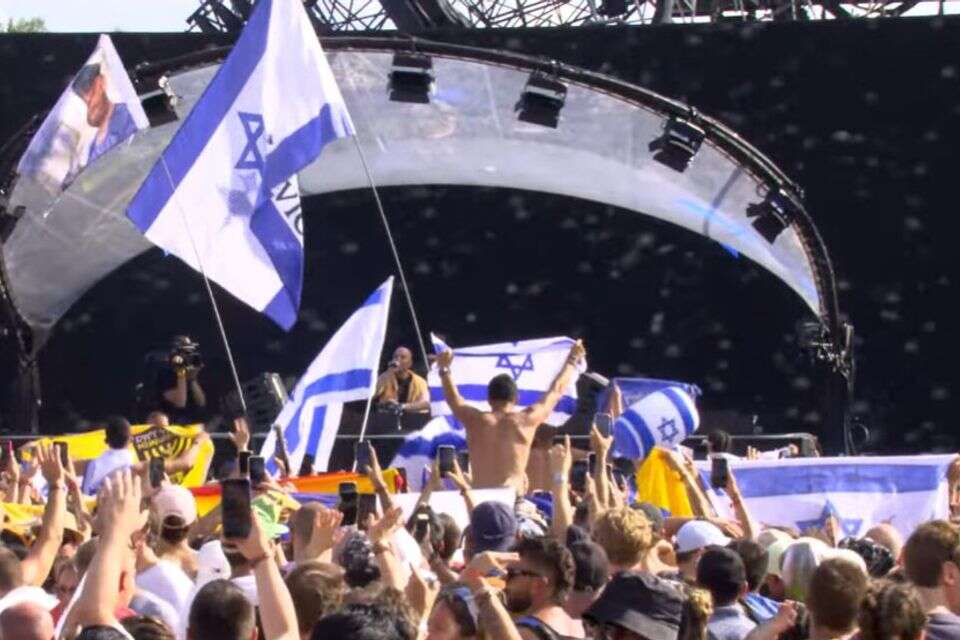 דגלי ישראל מונפים בפסטיבל "טומורולנד" בבלגיה , רשתות חברתיות