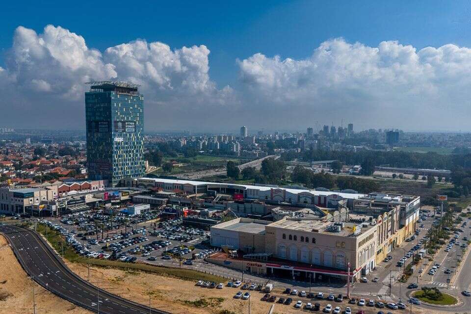 מתחם מול החוף וילג' , עמית ליטמן