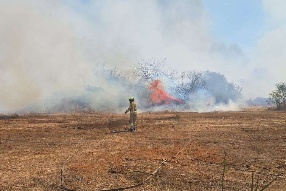 26 צווותי כיבוי פועכלים בזירה בסיוע שני מטוסי כיבוי , כב"ה מחוז מרכז