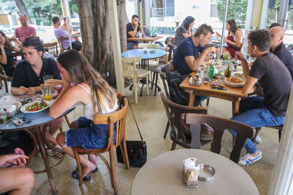 נחמה וחצי, המרפסת המפורסמת , יהושע יוסף