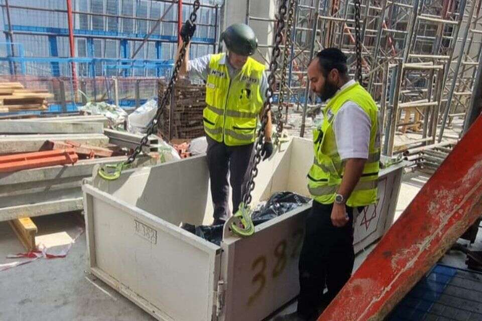 פועל נפל למותו מגובה מקומה 42 במהלך עבודתו באתר בנייה בתל אביב , דוברות זק״א