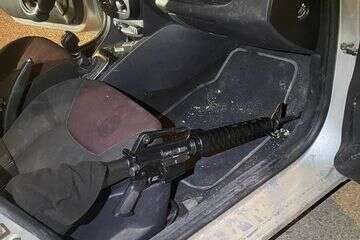 בן 19 וקטין נוסף נעצרו שברשותם רובה סער M-16 בלתי חוקי , דוברות המשטרה