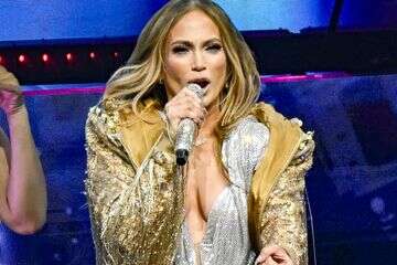 ג’ניפר לופז מציגה לוק חדש ומפתיע