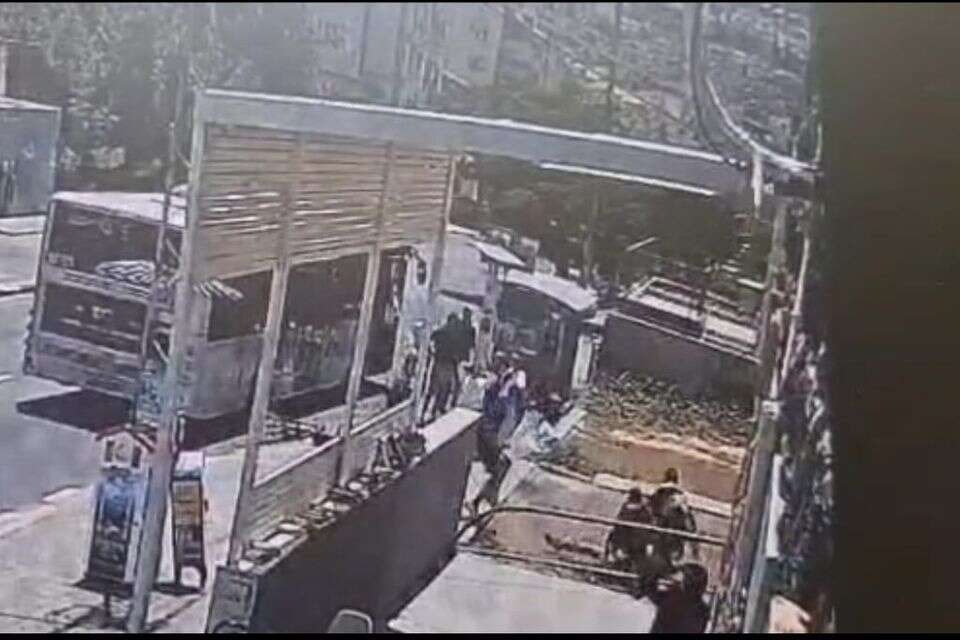 תקיפת נהג אוטובוס שמנע מנערים לעלות עם אופניים , דוברות המשטרה