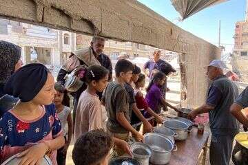 מטבח שהוקם על ידי ארגון בינלאומי ברצועת עזה , ללא קרדיט