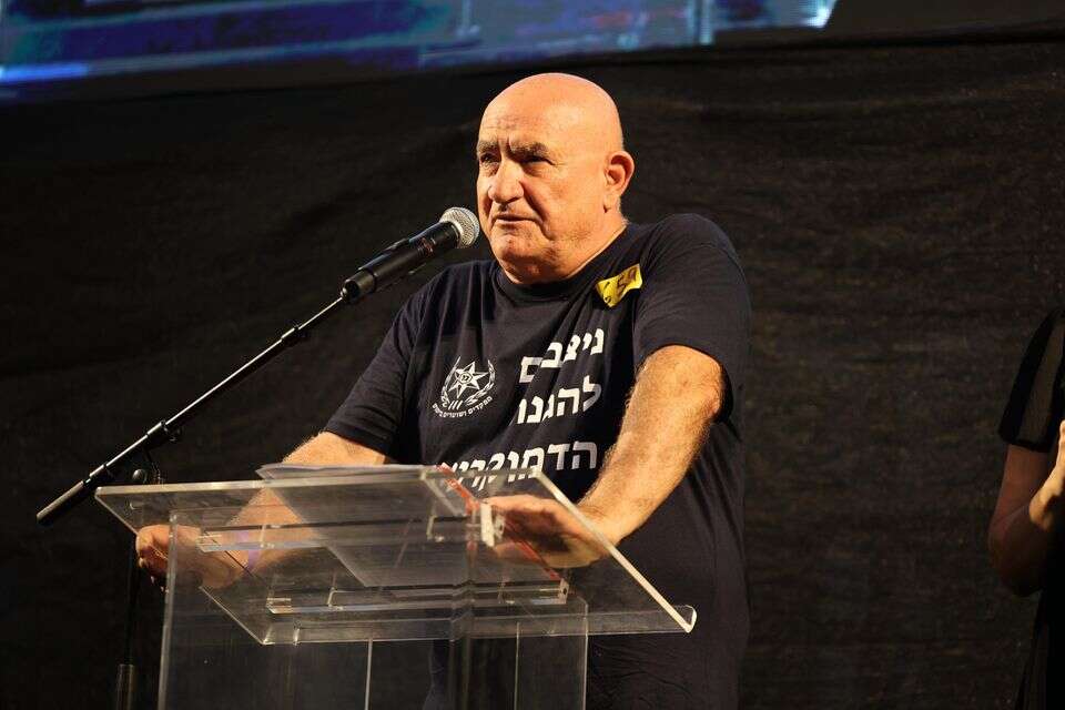 רב ניצב בדימוס משה קראדי , צחי דברת