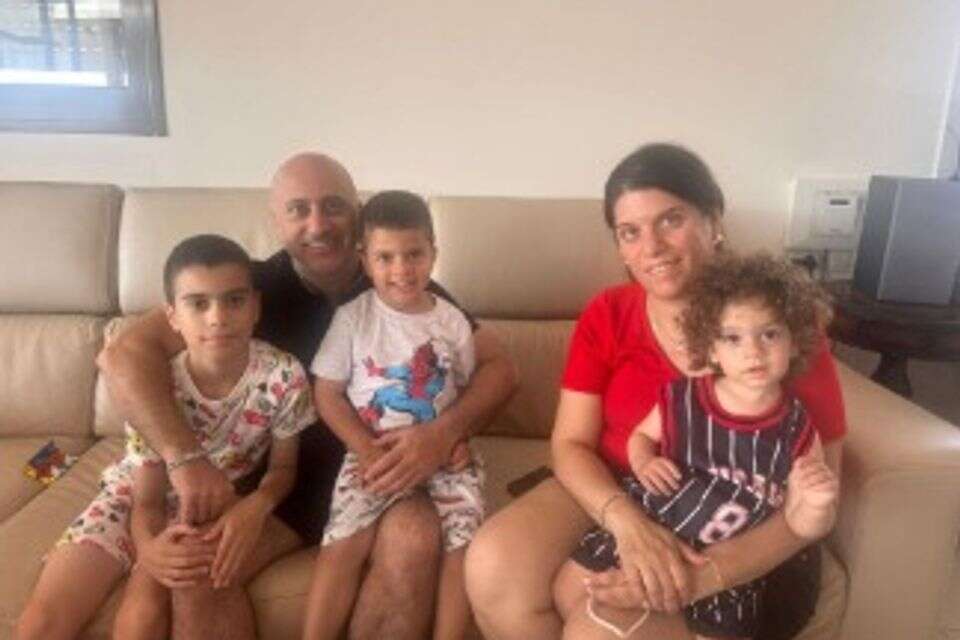 משפחת אברבנאל שביתם בבת ים נהרס , באדיבות המשפחה