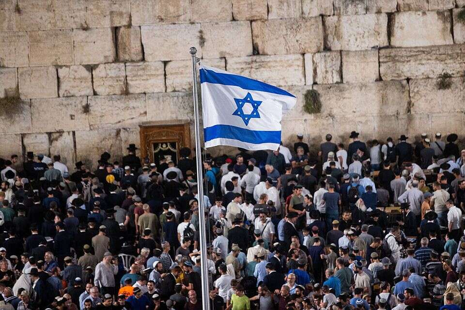 מתפללים בתשעה באב , אורן בן חקון