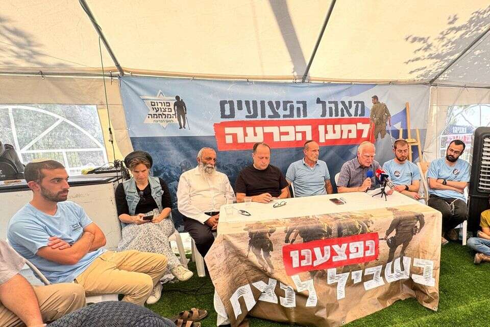 משפחות שכולות מפורום הגבורה ב"מאהל ההכרעה" , אלעזר ריגר - סטודיו נהורא