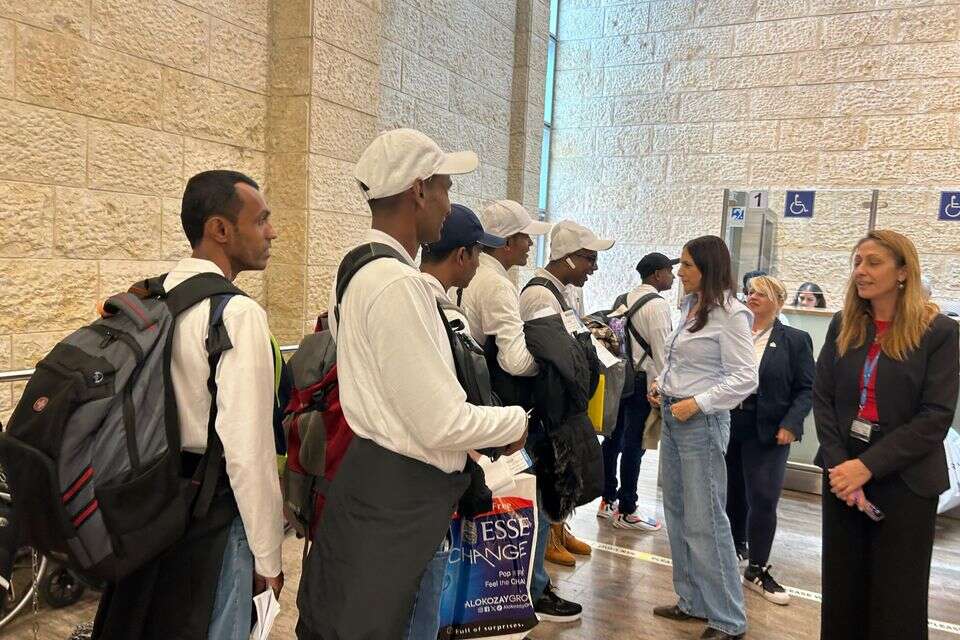 סיור הוועדה לעובדים זרים בראשות ח”כ אתי עטיה , .ללא