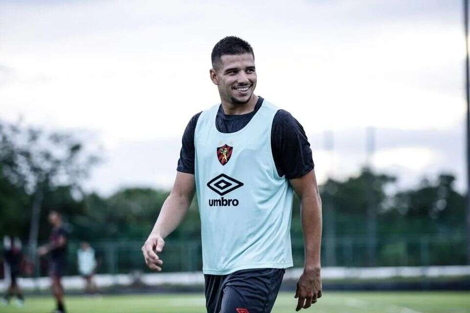 שיקו. הפועל תל אביב הגישה הצעה , Sport Recife