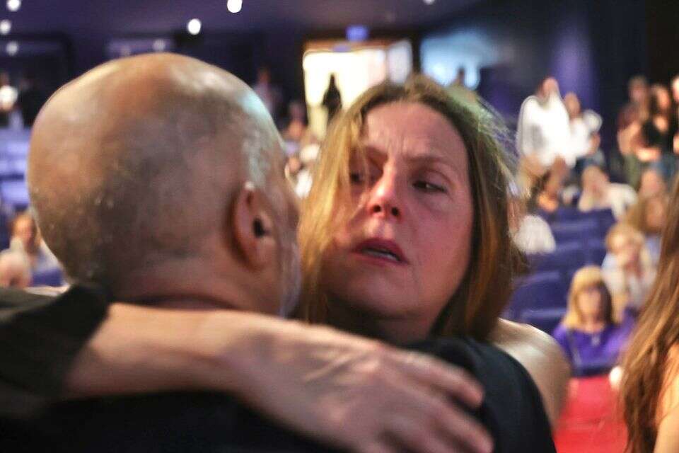 אבל כבד באולם התרבות. טקס האשכבה לשחקן והזמר אלון אבוטבול בתיאטרון הלאומי הבימה
, קוקו