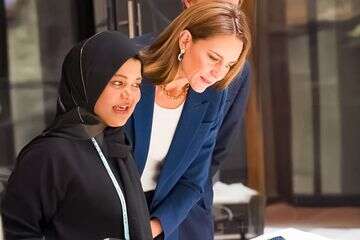 השראה מלכותית: הנסיכה קייט מידלטון אוצרת