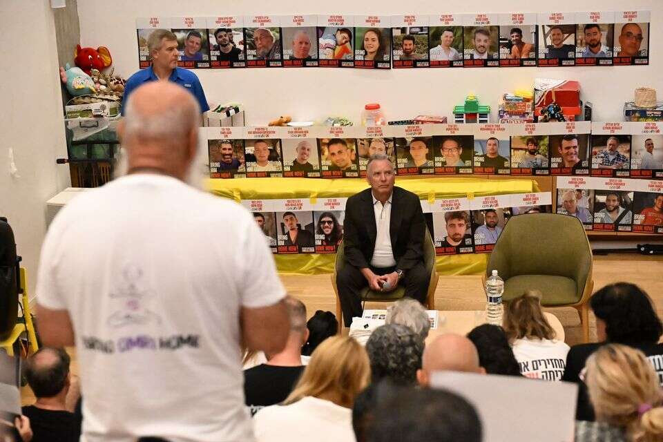 משפחות חטופים בפגישה עם וויטקוף , פאולינה פטימר