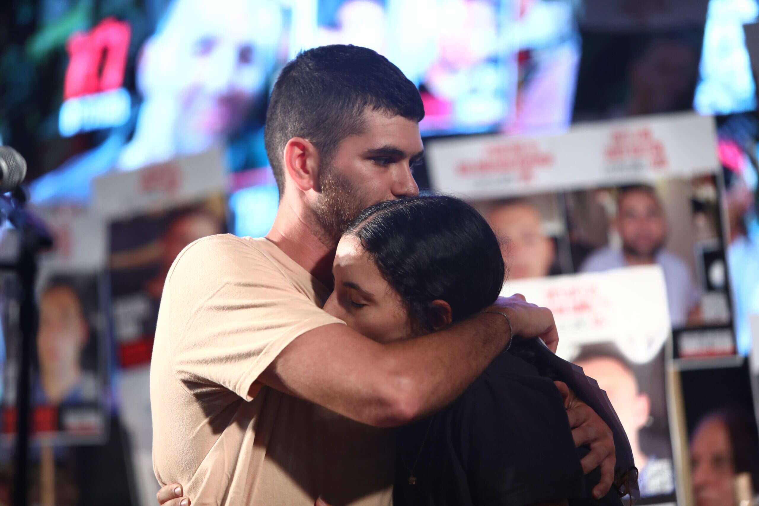 אחיו של אביתר דוד בכיכר החטופים , גדעון מרקוביץ'