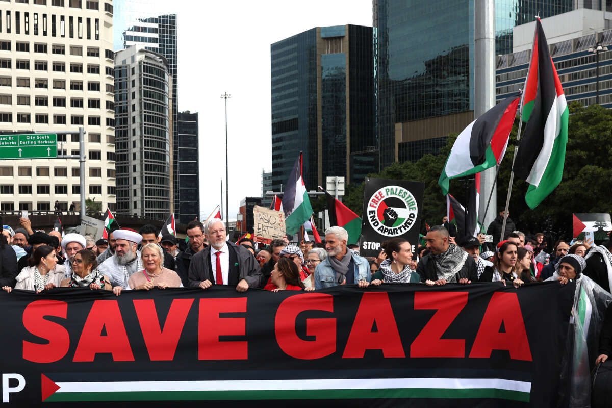 ההפגנה בסידני, עשרות אלפים בהם גם מייסד וויקיליקס ג'וליאן אסנג' , גטי אימג'ס.