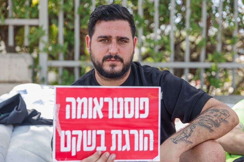מאהל מחאה מאולתר של הלומי הקרב מול אגף השיקום של משרד הביטחון (ארכיון) , יהושע יוסף
