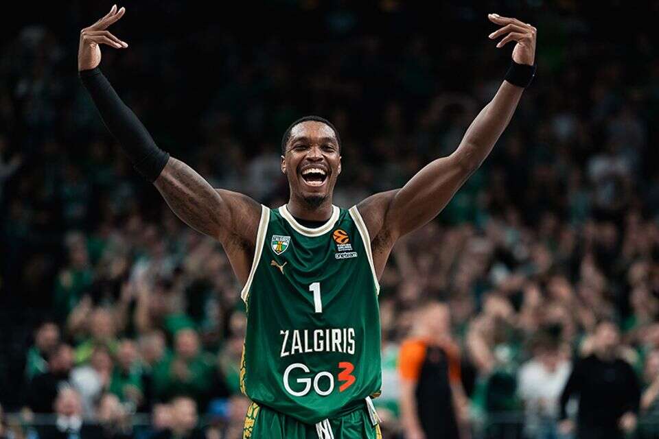 לוני ווקר במדי ז'לגיריס קובנה , Getty Images