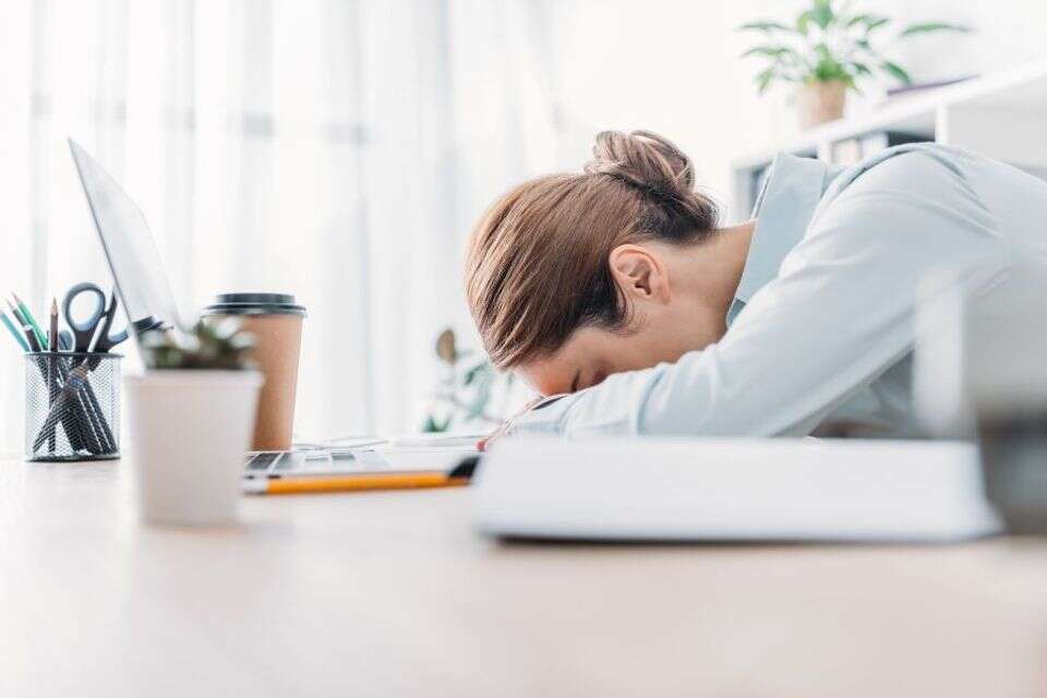 כשגבול הדק בין אפקטיביות לשחיקה נמחק באמצע יום עבודה , Envato