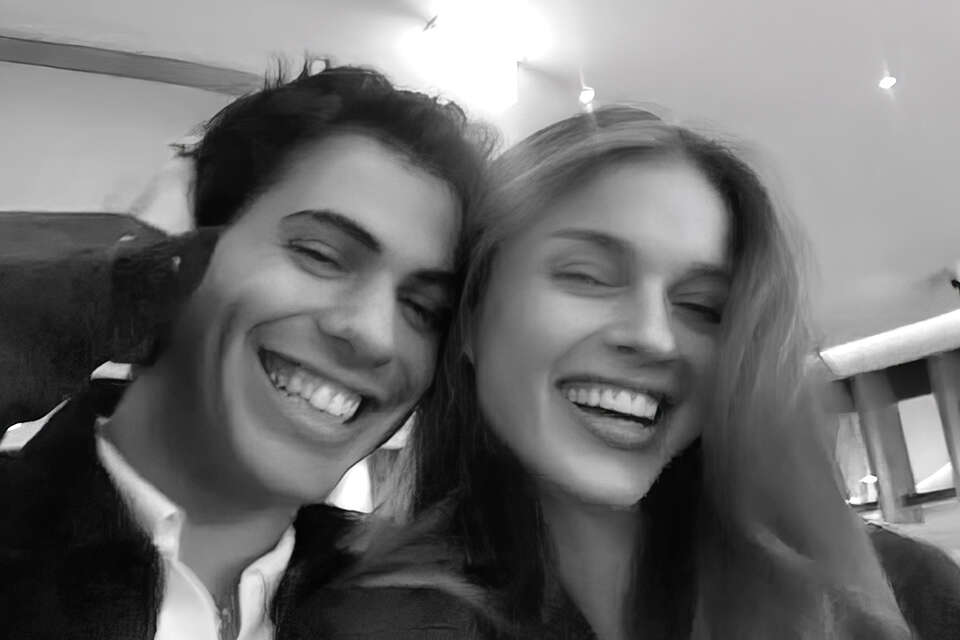 יחד עם בן הזוג מרגי. "אנחנו יודעים איך הקשר הזה קרה ומאיפה הוא מגיע. אנחנו יודעים מה יש בינינו" , ללא