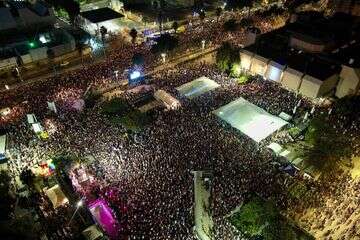 כ-60 אלף משתתפים בעצרת המרכזית להחזרת החטופים בתל אביב , אביב אטלס 