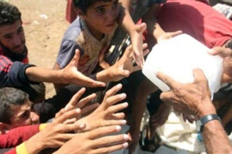 אזרחים סורים רוכשים קרח בדמשק , רשתות ערביות