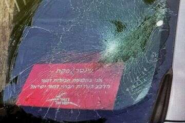 שמשת רכבו של הדוור , דוברות המשטרה